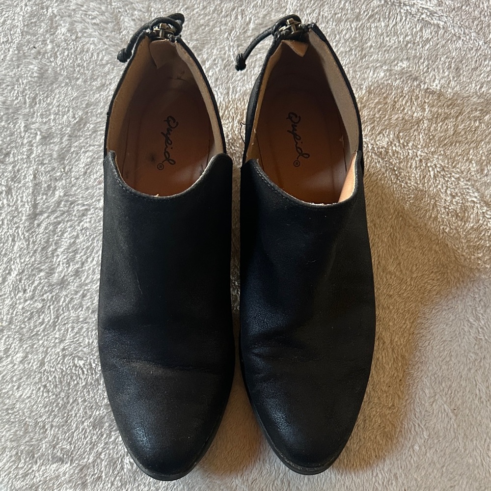 Black suede Women's boots / booties Sz 9